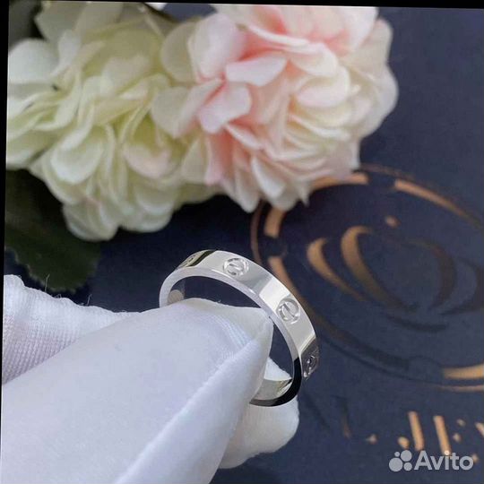 Обручальное кольцо Cartier Love из белого золота