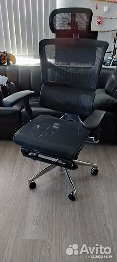 Эргономичное кресло Expert Sail с подножкой