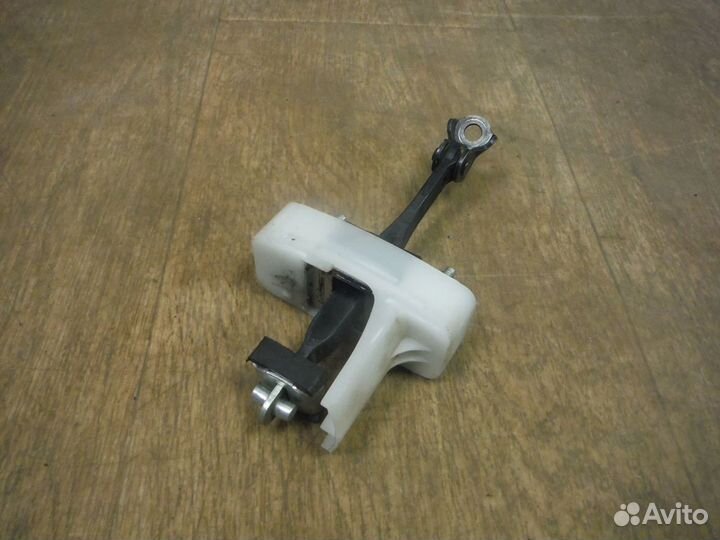 Ограничитель двери задней левой Prado 150 2018