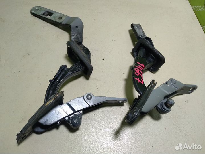 Петли багажника Volvo V70 B5254T 1999