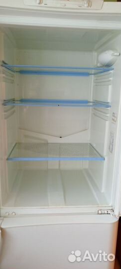 Холодильник Indesit C240G