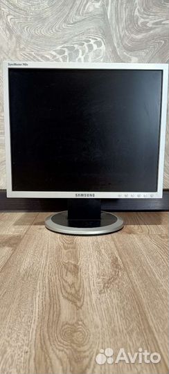 Монитор Samsung