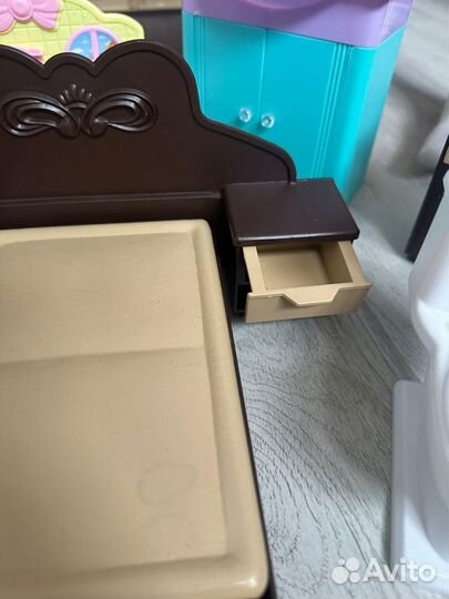 Кукольный домик с мебелью