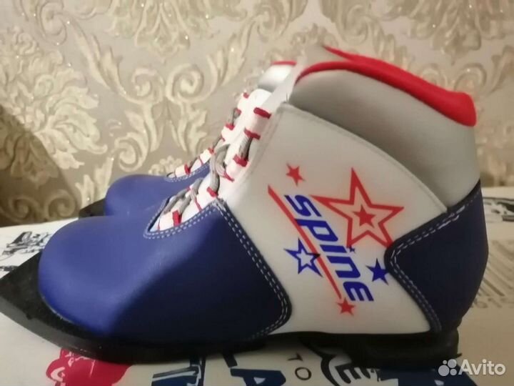 Продам лыжные ботинки 36 размера