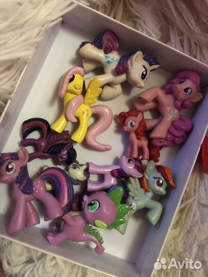 Игрушки киндер и пони