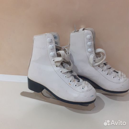Коньки фигурные р.28
