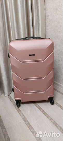 Чемодан на колесах большой, средний