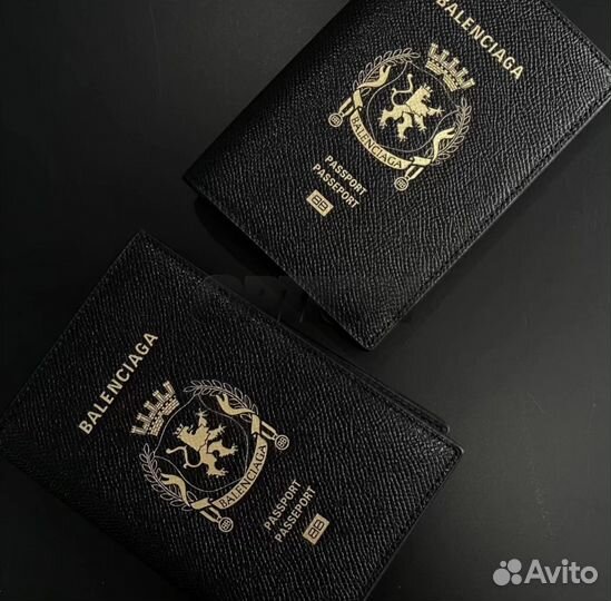 Обложка на паспорт balenciaga passport holder