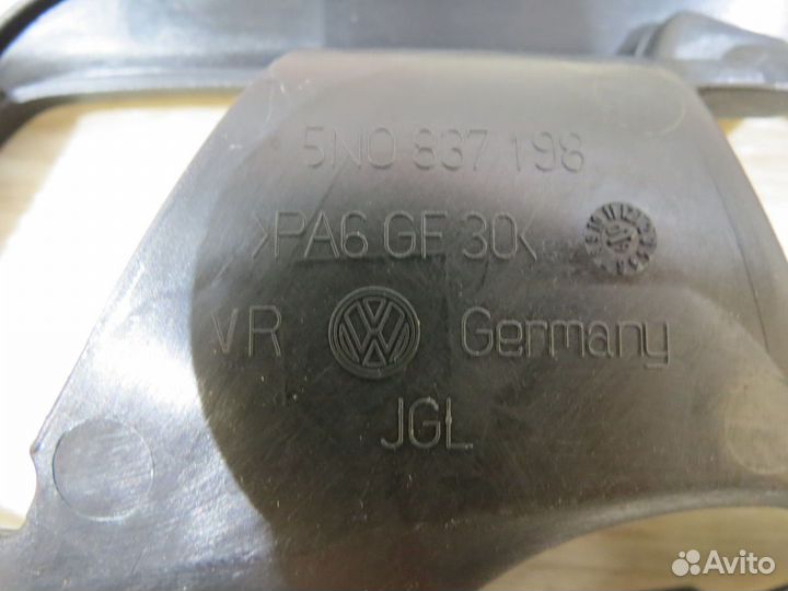 Кронштейн ручки передний правый Volkswagen Tiguan