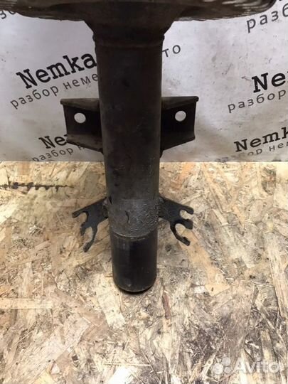 Амортизатор передний Volkswagen Transporter T5