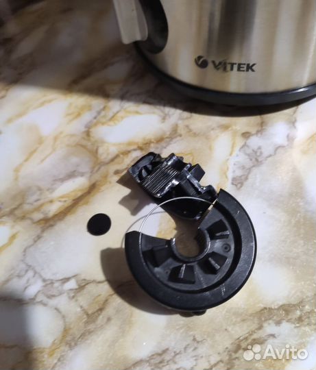 Соковыжималка Vitek, на запчасти, сломана муфта