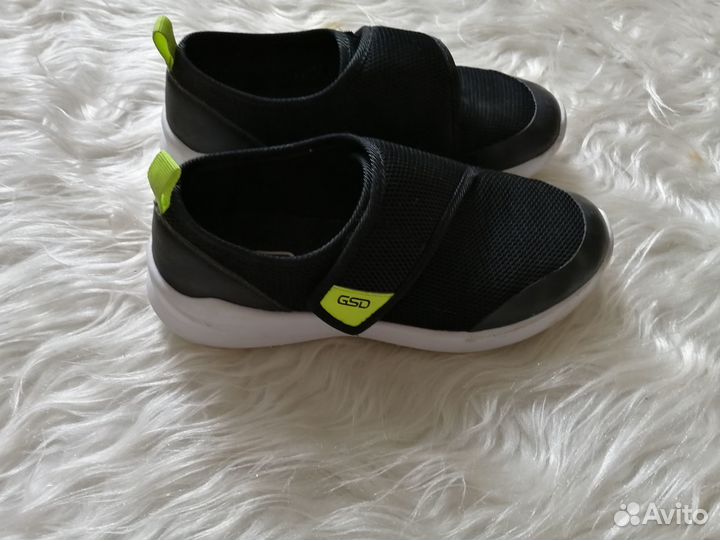 Кроссовки р. 33