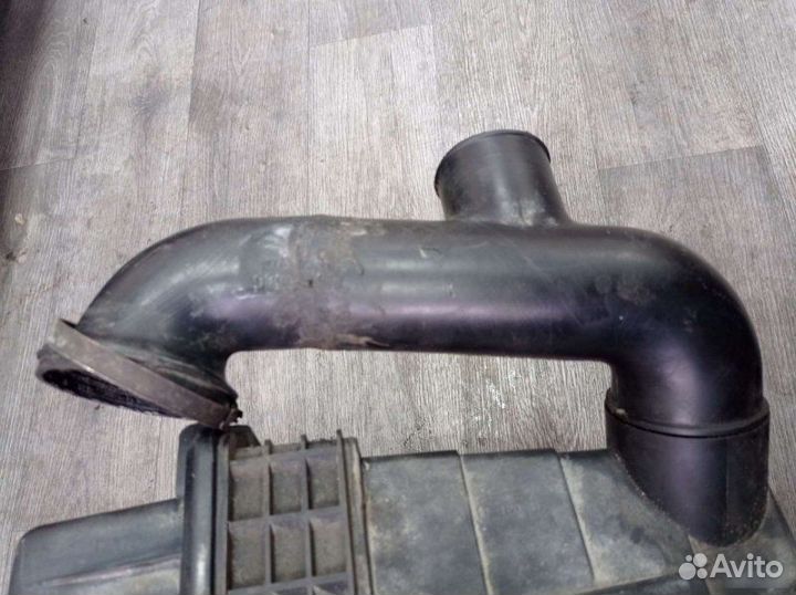 Корпус воздушного фильтра Land Rover Freelander