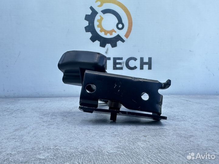 Крюк капота Mercedes W212 A2128800064