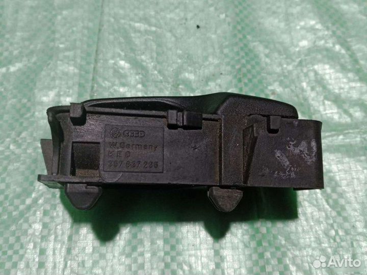 Ручка двери левая Volkswagen Passat B3 седан 2.0