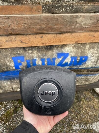 Подушка безопасности руля Jeep Grand Cherokee WK2
