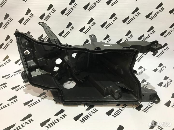 Правый корпус фары Toyota Land Cruiser Prado 150