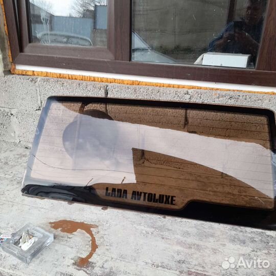 Задняя стекло ваз 2104