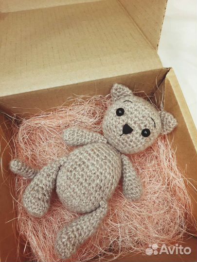 Вязаный котик ищет дом