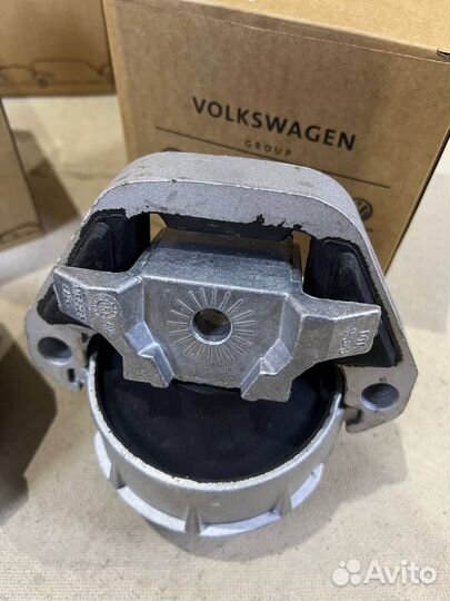 Опора двигателя левая оригинал ваг