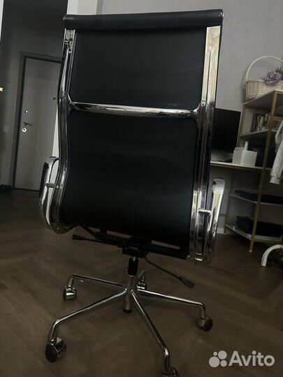 Кожаный стул