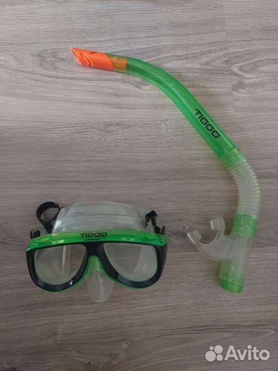 Маска с трубкой для подводного плавания