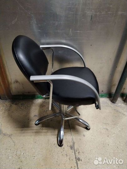 Кресло парикмахерское. Мойка.Тележка