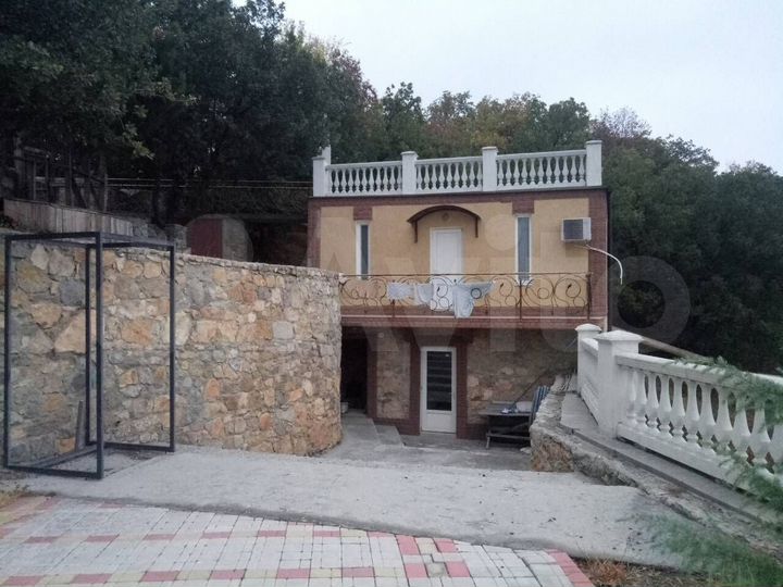 Дом 740 м² на участке 12 сот.