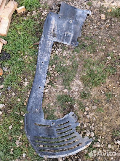 Подкрылок передний левый Mercedes W140