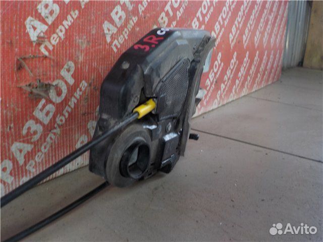 Замок двери задний правый Toyota Corolla ADE150