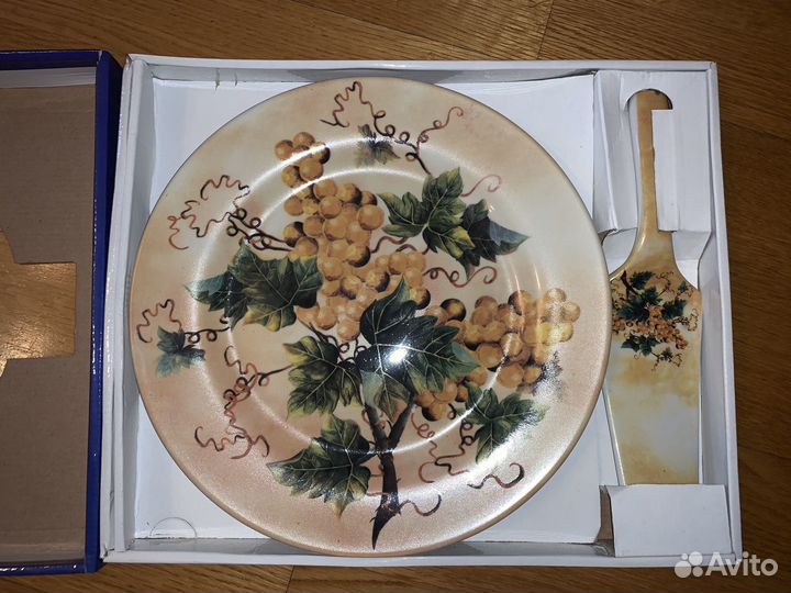 Тортница с лопаткой