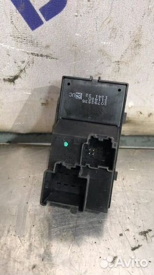 Кнопка стеклоподъемника передняя правая Chevrolet