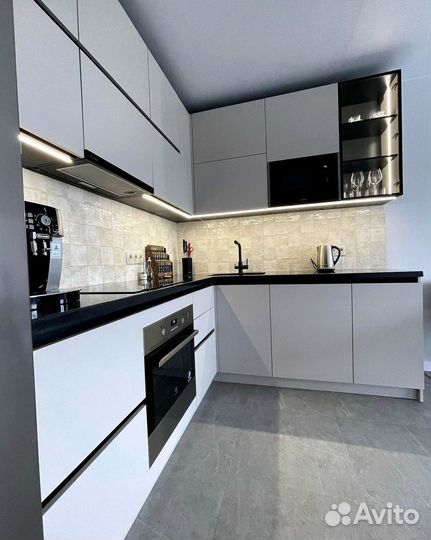 Угловая кухня в классике на заказ