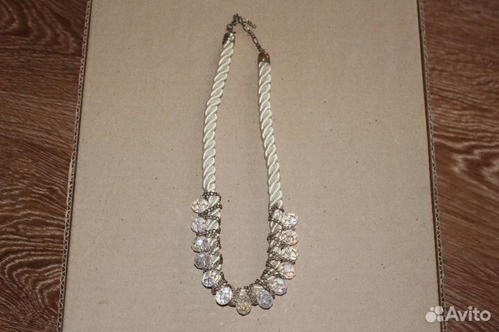 Колье ожерелье