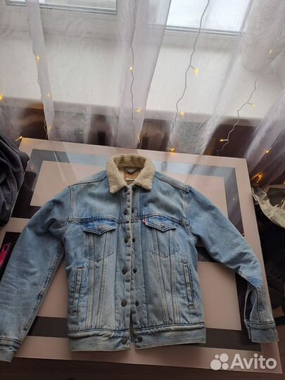 Джинсовая куртка с мехом levis