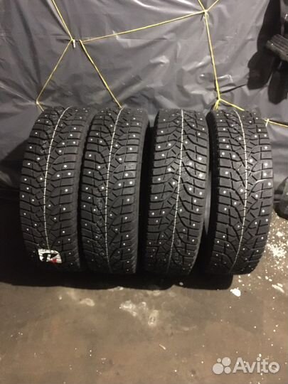 Bridgestone Blizzak Spike-02 21.5/65 R17