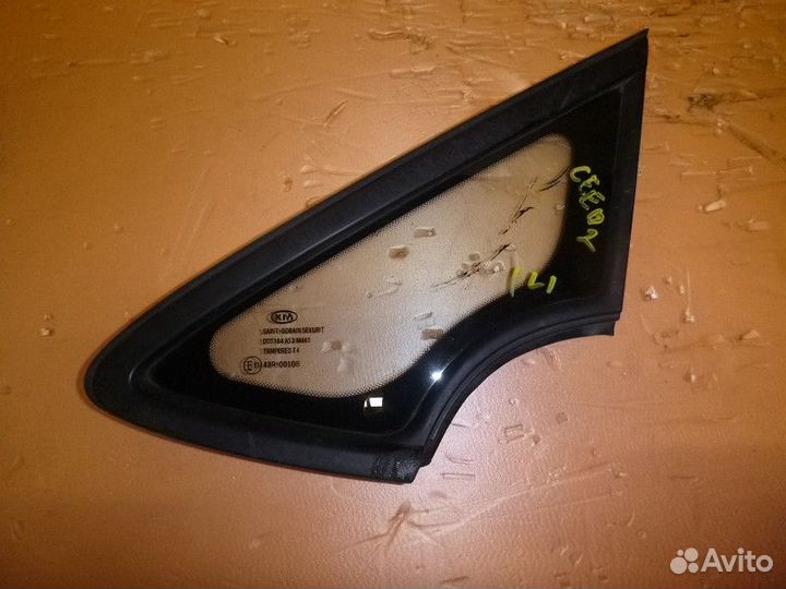 Стекло глухое переднее левое KIA ceed II 2012-2018