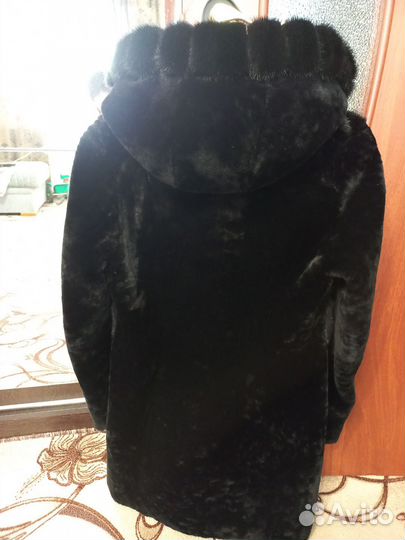 Шуба мутоновая с отделкой из норки