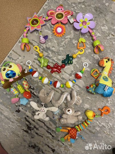 Подвески на коляску или кроватку