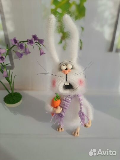 Зайка удивляшка вязаная