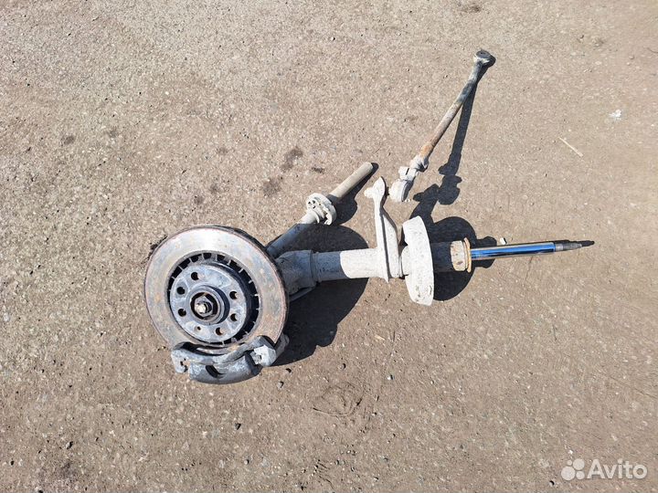 Передний правый кулак Daewoo Nexia 1.5