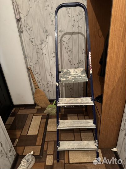Стремянка 4х ступенчатая