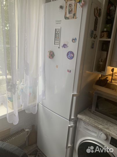 Холодильник Hotpoint Ariston