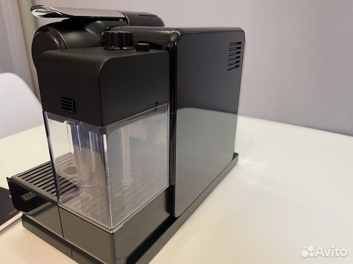 Кофемашина Delonghi Nespresso EN550