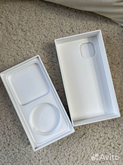 Коробка от iPhone 13 айфон