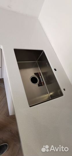 Столешница с раковиной для ванной комнаты