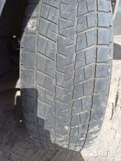 Bridgestone Blizzak DM-V1 235/65 R17