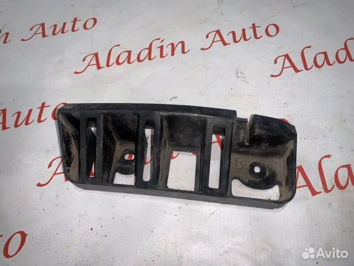 Кронштейн бампера задний правый Skoda Rapid