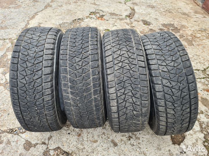 Bridgestone Blizzak DM-V2 225/60 R17