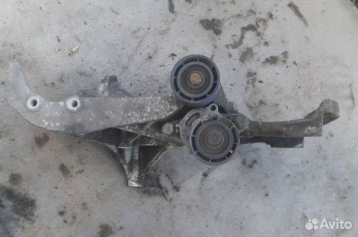 Кронштейн генератора Rеnault Сlio/Symbоl 1998-2008